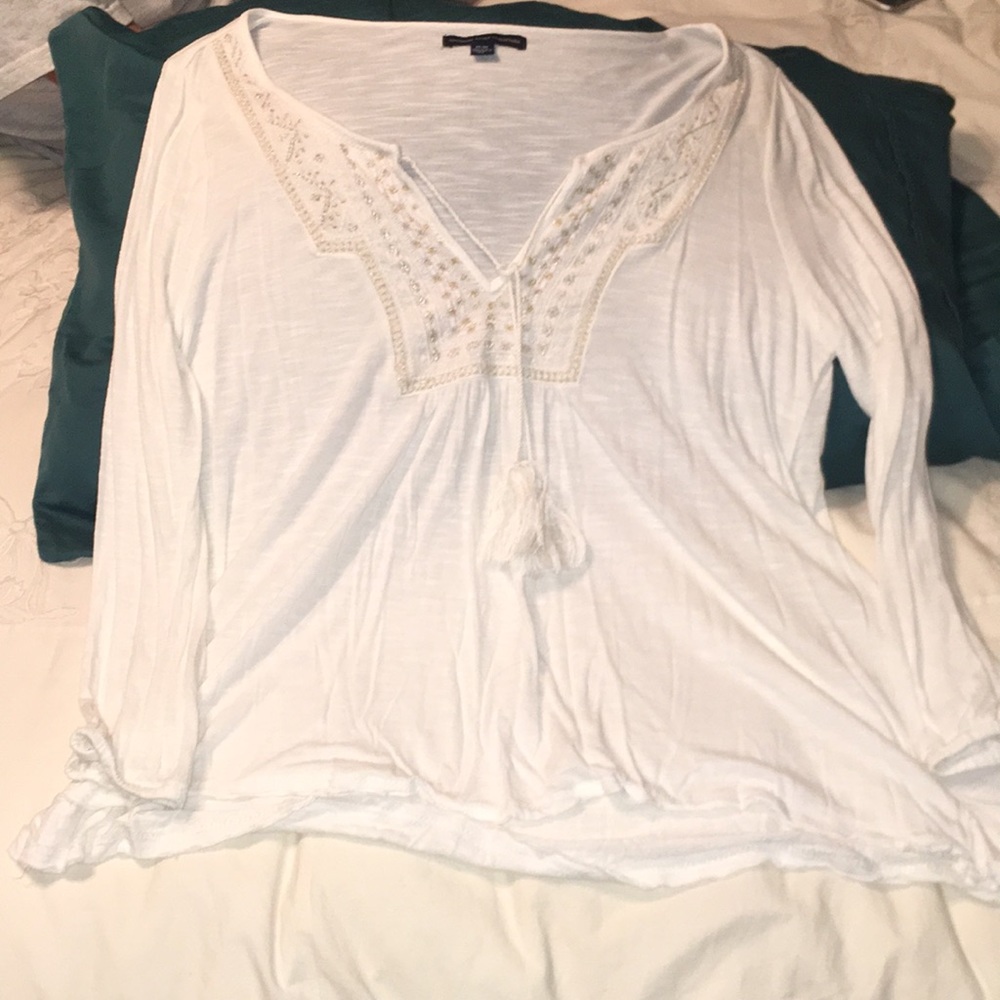 white quarter sleeve with white and gold details